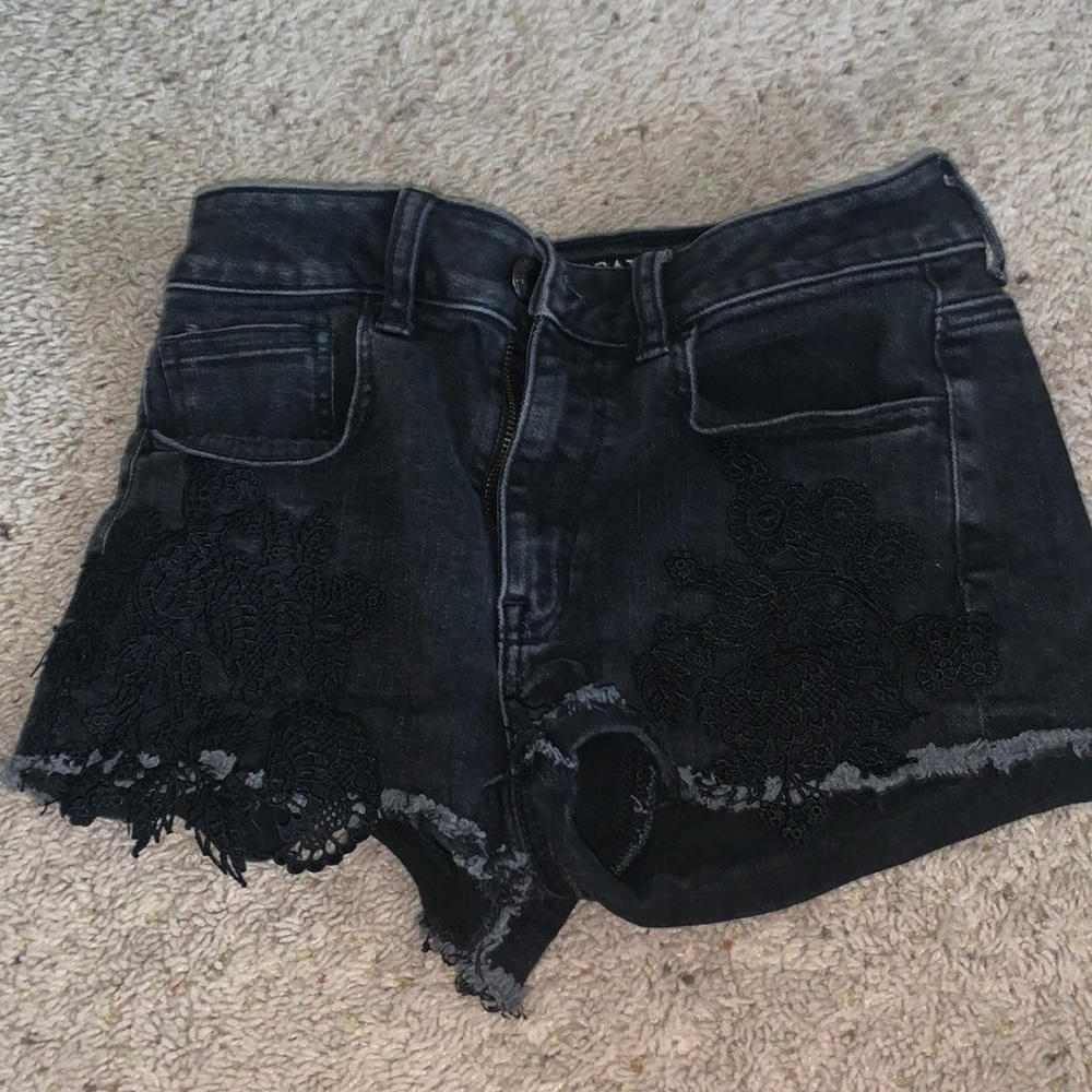 AMERICAN EAGLE SHORTS SIZE 2 BLACK
